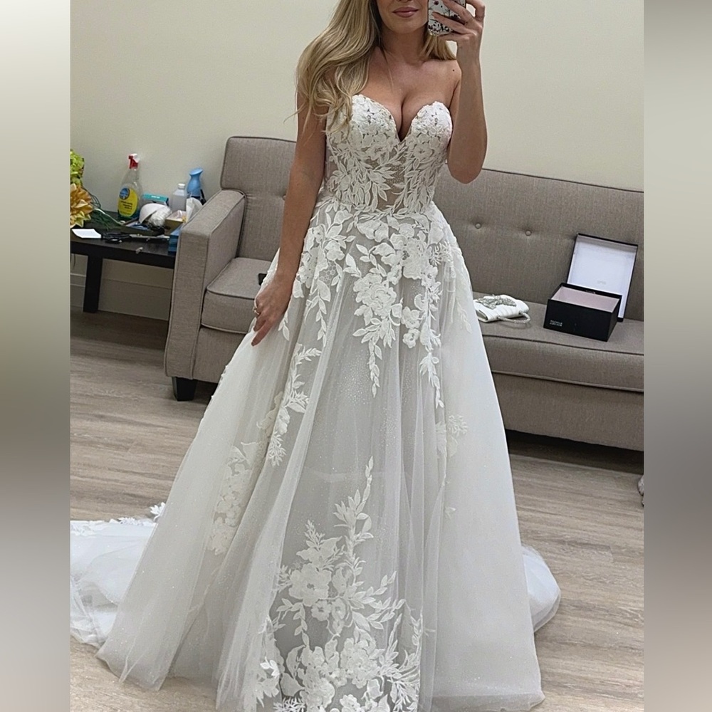 Elegant White Strapless Wedding Dress